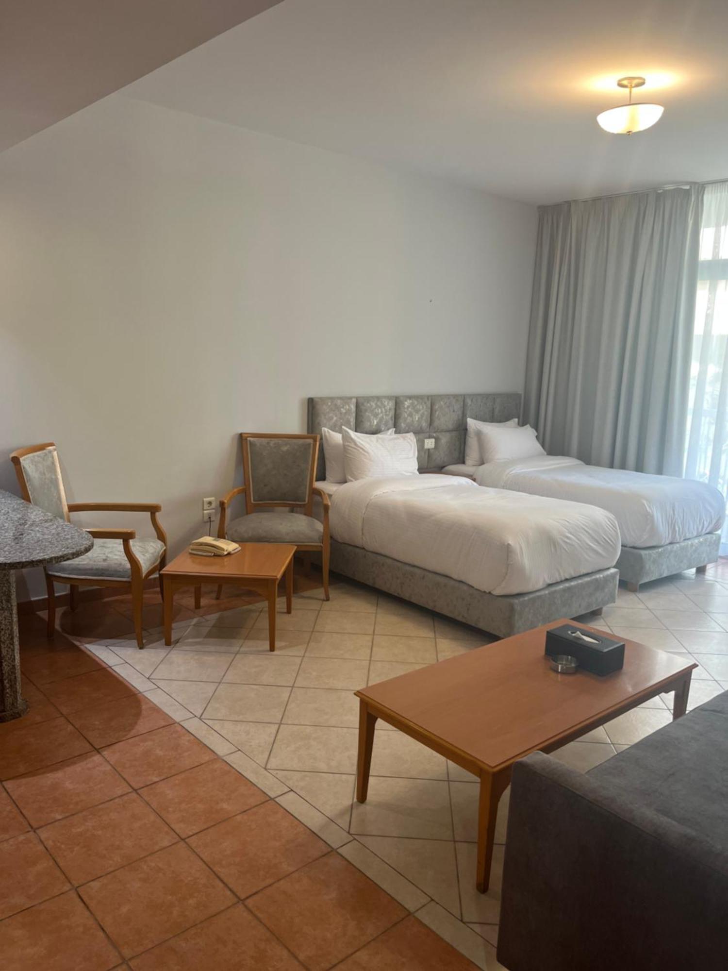 El Sheikh Suites Hotel ベイルート エクステリア 写真
